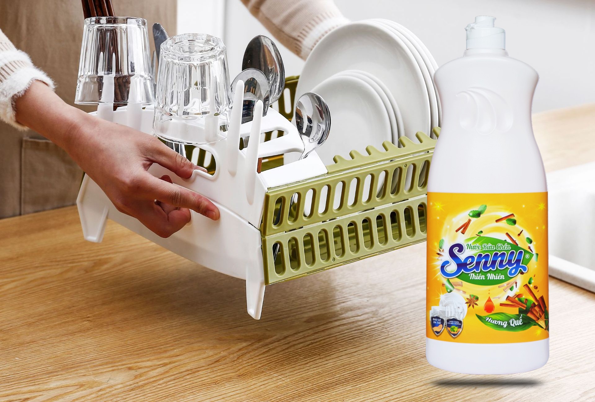 Bát đĩa sạch bong không lo mùi tanh cùng nước rửa chén Senny hương quế